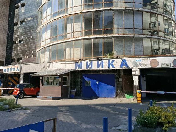 Продаж гаражного боксу в багаторівневому паркінгу