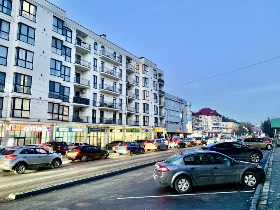 Підземний паркінг.  Гараж. Центр Фокстрот Ужгород