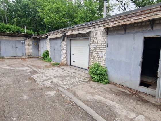 продам гараж в кооперативів залізничник 10