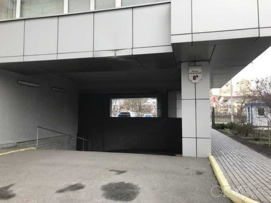 Продаж паркомісця Раїси Окіпної 8б