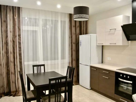 Продаж 2-кімнатної квартири вул. Драгоманова, 40з з якісним ремонтом та панорамним видом на місто Київ