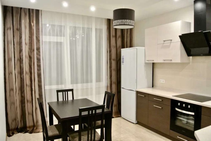 Продаж 2-кімнатної квартири вул. Драгоманова, 40з з якісним ремонтом та панорамним видом на місто - фото 1
