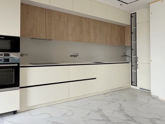 Без комісії. Простора квартира 76,7 м² з сучасним ремонтом, Дарницький р-н, вул. Б. Гмирі, 6 Киев