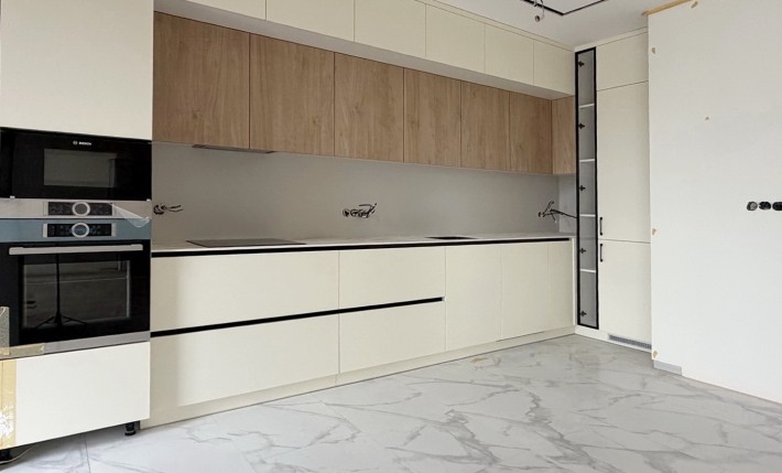 Без комісії. Простора квартира 76,7 м² з сучасним ремонтом, Дарницький р-н, вул. Б. Гмирі, 6 - фото 1