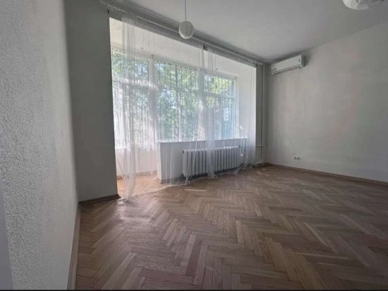 Продається 4-кімнатна квартира вул. Грушевського,34а Київ
