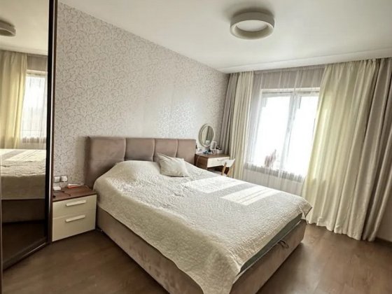 Продам 3-кімнатну квартиру з ремонтом  вул.Єлізавети Чавдар 28 Київ