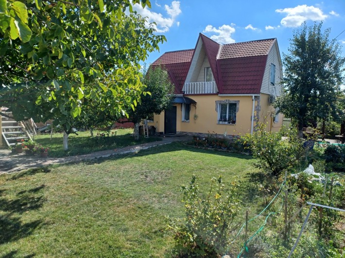2-поверховий будинок з каміном, альтанкою та гаражем - фото 1