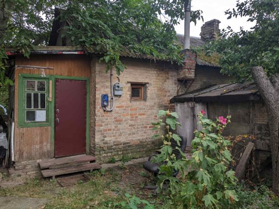 Продається  будинок  та ділянка 10 соток  в  Центрі міста Вишгород Вышгород