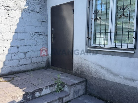 Продам частину будинку Центр , можна під бізнес Кам'янське