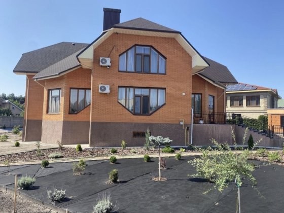 Продам 2 поверховий цегляний будинок Кам'янське