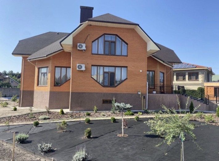 Продам 2 поверховий цегляний будинок - фото 1