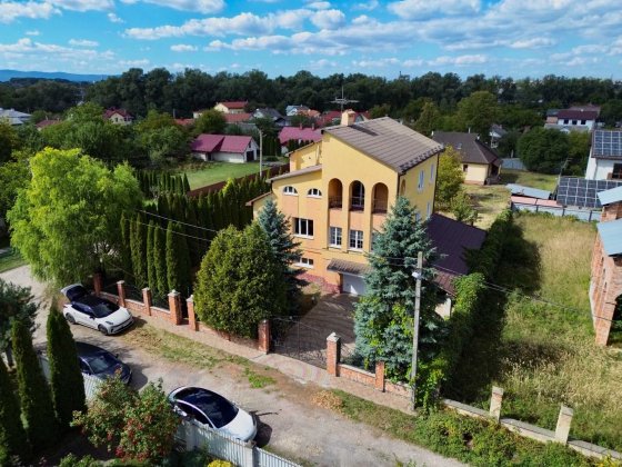 Просторий цегляний будинок з ремонтом у Дрогобичі Дрогобыч