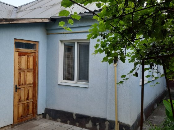 Продається будинок у районі залізничного ринку в м.Ізюм.  Сертифікат розглядається. Изюм