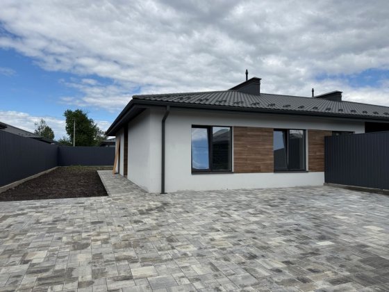 Продаж! Кутовий таунхаус з частковим ремонтом! Котеджне містечко! Газ.Єоселя.Три спальні.Гостомель Гостомель