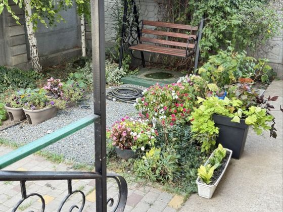 Капітальний будинок , в передмісті Чорноморська . Черноморск