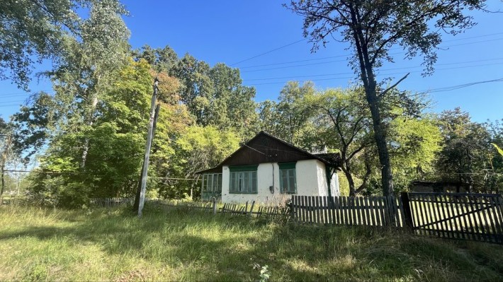 Продається будинок (75.1 кв.м) у м. Коростень з гаражем та ділянкою 14.5 сот. Торг! - фото 1