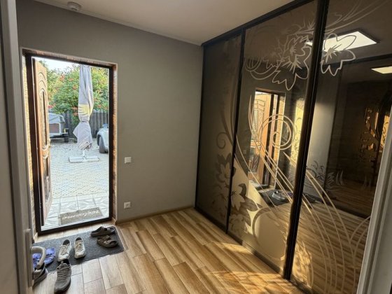 Продам газ буд з капітальним ремонтом у центрі. Лозова