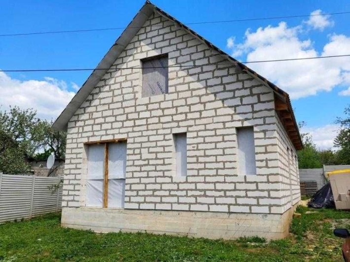 Продам капітальну недобудову у центральній частині Люботина - фото 1
