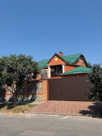 Продам 2-х  поверховий будинок в центрі міста - фото 1