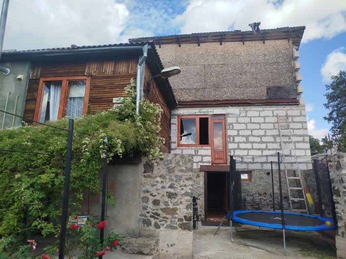 Частина будинку з окремою адресою в гарному місці біля річки, недалеко зупинки та центр міста, без з - фото 1