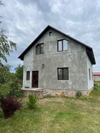 Будинок в центрі с.Люхча (7хв до міста) - фото 1