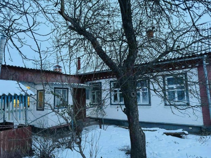 Продам частину будинку  з гаражем і гос спорудами в м.Прилуки - фото 1
