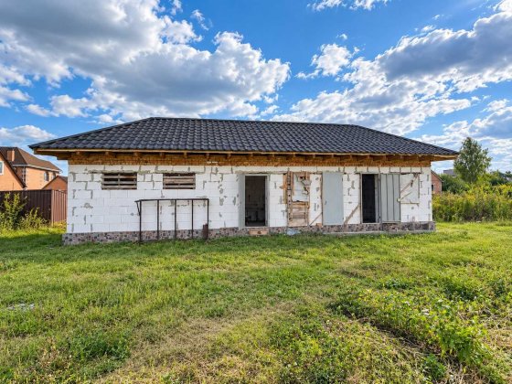 Продам будинок із гаражем, лазнею та літньою кухнею Ромны