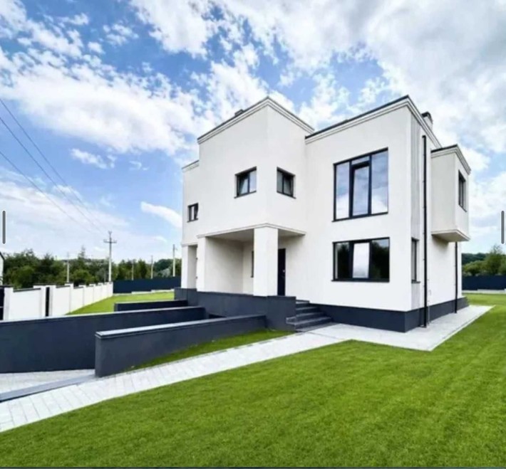 Продаж нового сучасного будинку з великою терасою на даху в Трускавці - фото 1