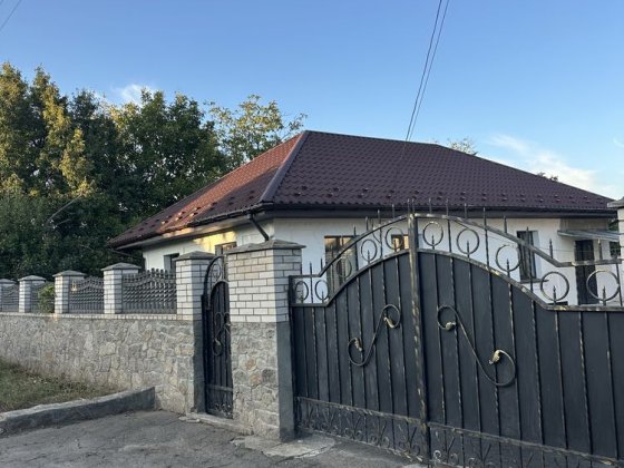 Продаж будинку та великої земельної ділянки Умань
