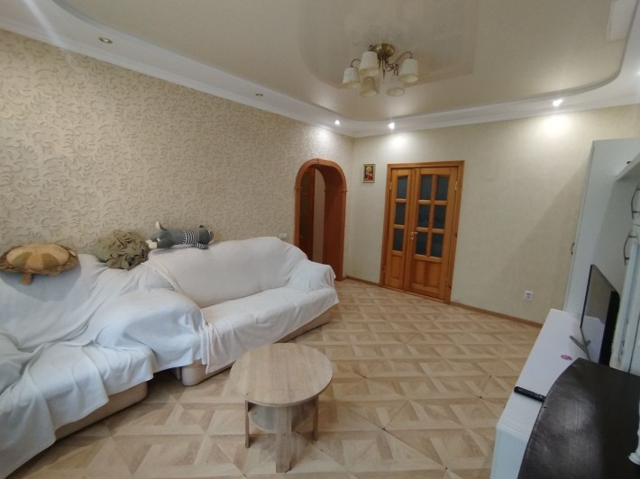 Продається будинок 80м² та двоповерховий гостьовий будинок. Гараж на 2 авто. р-н 3 ставу 6 соток. - фото 1