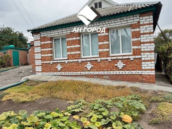 У продажі добротний будинок, неподалік від центру Чугуєва. Чугуев
