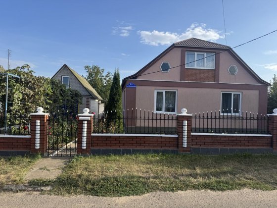 Добротний будинок Ладыжин