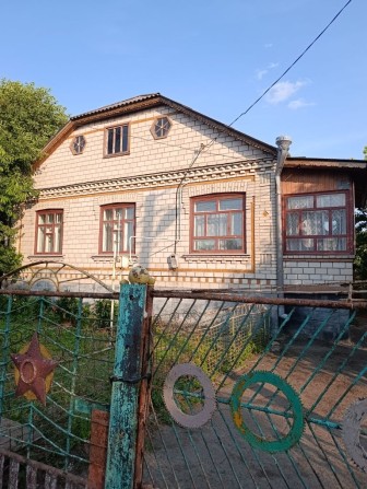 Добротний цегляний будинок у центрі смт Вапнярка, 12 соток, гараж та всі зручності - фото 1