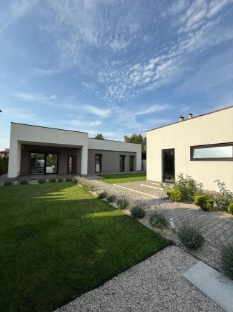 Продаж будинку, 220 м², ділянка 10 соток, Окружна - фото 1