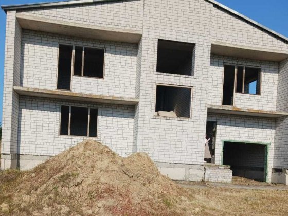 Продажа будынка 13×13 двух поверховый не достроеный Верхньодніпровськ