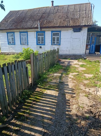 Будинок дерев'яний смт.Черняхів - фото 1