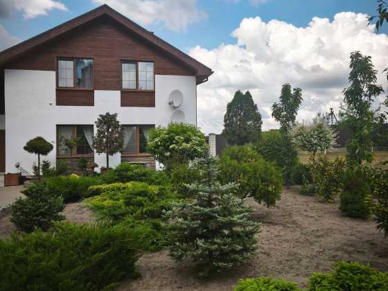 Дениші, чудовий будинок в тихому куточку Дениши