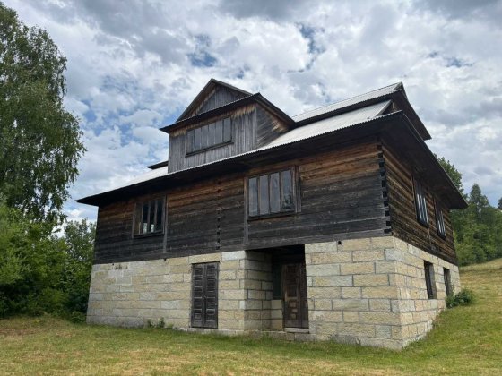 Будинок та земельна ділянка в селі Микуличин Микуличин