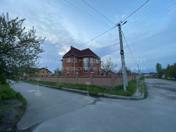 Продаж будинку без ремонту з гаражем 350м2 ділянка 18 соток в Гатному Гатне