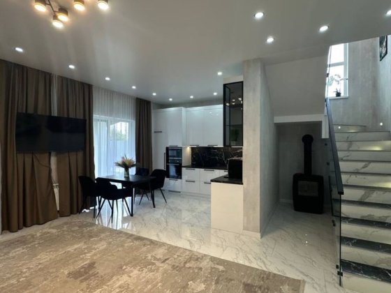 Будинок у Гатному 170 м², 4 сотки, з ремонтом готовий до заселення Гатне