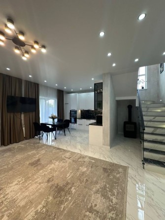 Будинок у Гатному 170 м², 4 сотки, з ремонтом готовий до заселення - фото 1