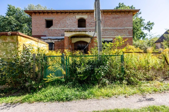Пропонується просторий будинок у мальовничій локації Гатного серед природи — всього 1,5 км до Озеро  - фото 1