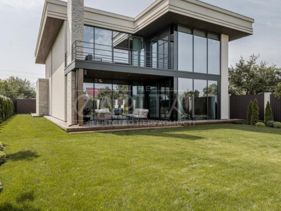 Будинок 337 м² у Гатному, 8 соток, гараж на 2 авто, дві тераси, камін, дизайнерський ремонт Гатне