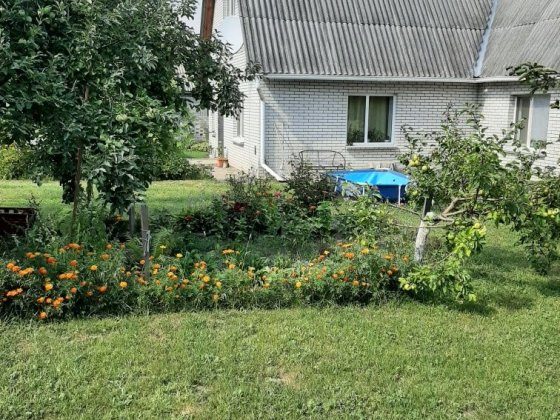 Продається будинок на ділянці 14.6сотки землі в центрі Гатного Гатне