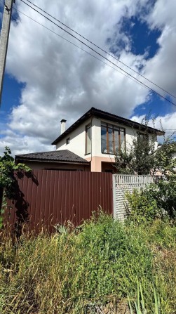 Терміновий продаж! Двоповерховий будинок у Ворзелі з власним гаражем та земельною ділянкою — 94 000  - фото 1