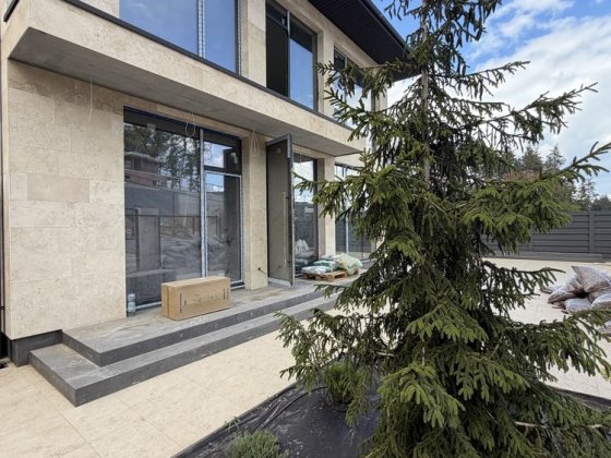 Продаж сучасного будинку 230 м² з басейном та SPA поруч з Києвом, закрите містечко Ходосовка