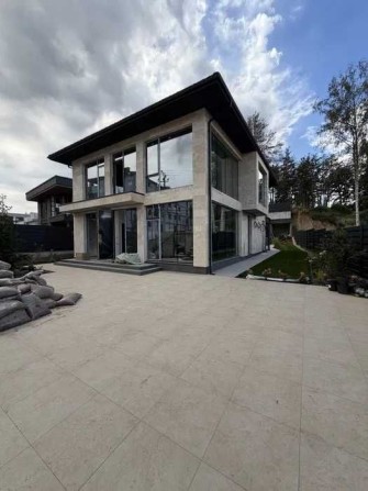 Продаж будинку в закритому КМ Нова Ходосівка 230м2, 8,5 соток, басейн, ЛІС, ГАЗ - 800000уо - фото 1