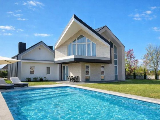 Продаж унікального будинку 297 м² з басейном, ставком і панорамою 15 соток,  4 спальні,  4 с/в,  гар Лесники