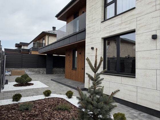 Продам будинок 195 м² без ремонту, газ, 8,5 км від Києва, біля лісу, котеджне містечко, 4 спальні, б