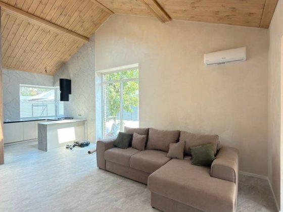 Продаж одноповерхового будинку 104 м² з ремонтом, газом та ділянкою 5 соток